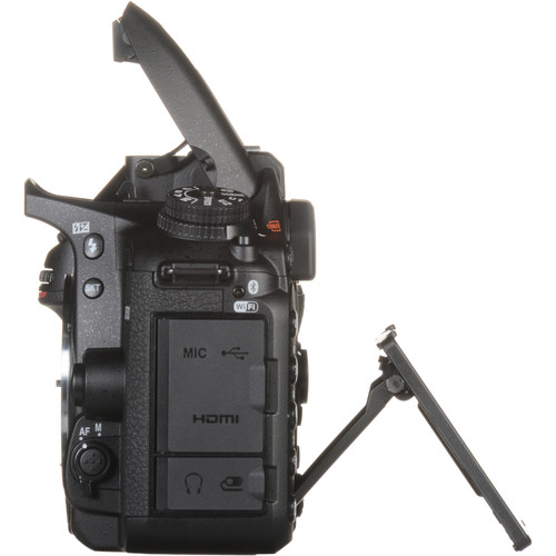 Nikon D7500 left