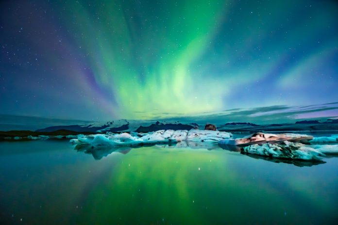 green northern lights in iceland