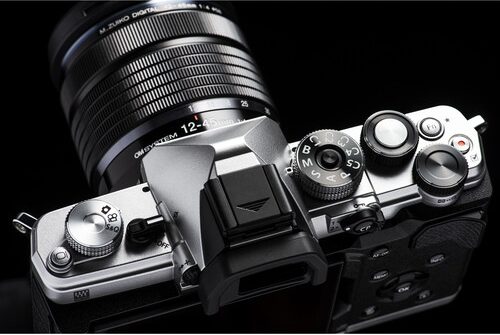 om system om-3 with lens
