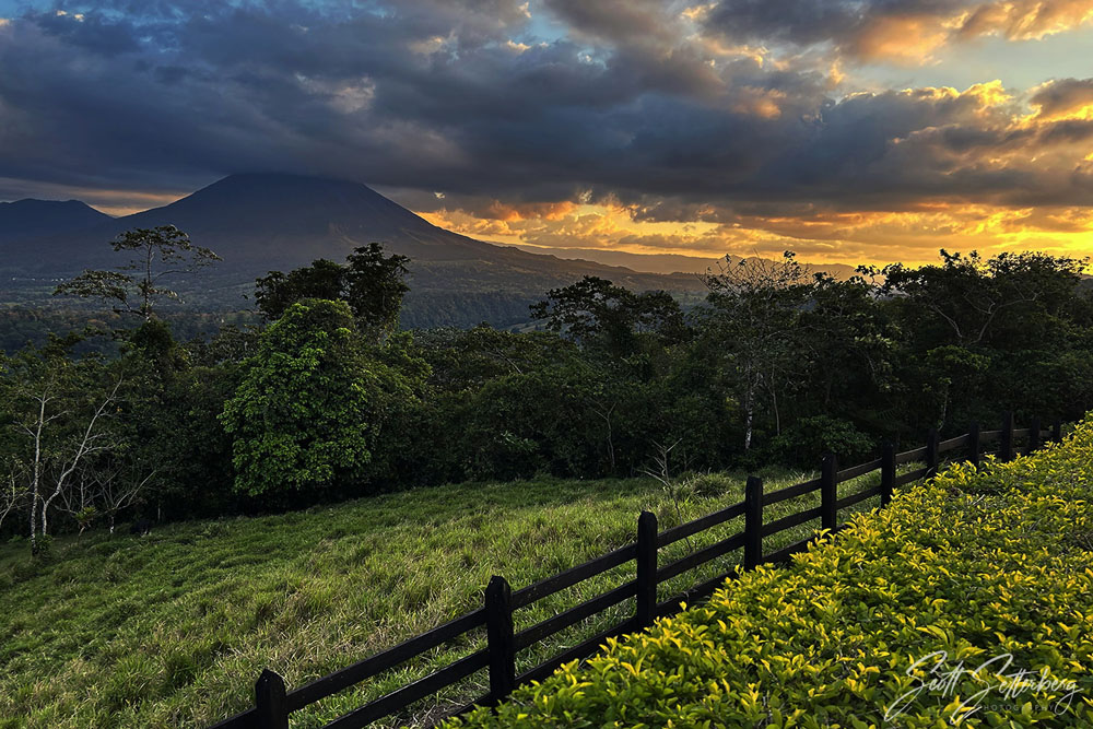 colortexturephototours ArenalVolcanoSunset-2025-1500x1000x300