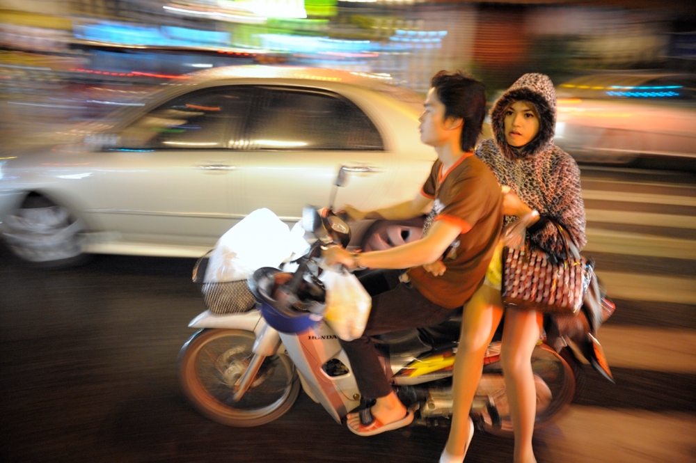people on a scooter panning movement