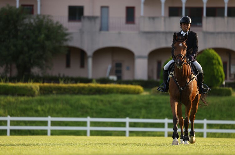 Canon EOS R6 Mark II man riding a horse
