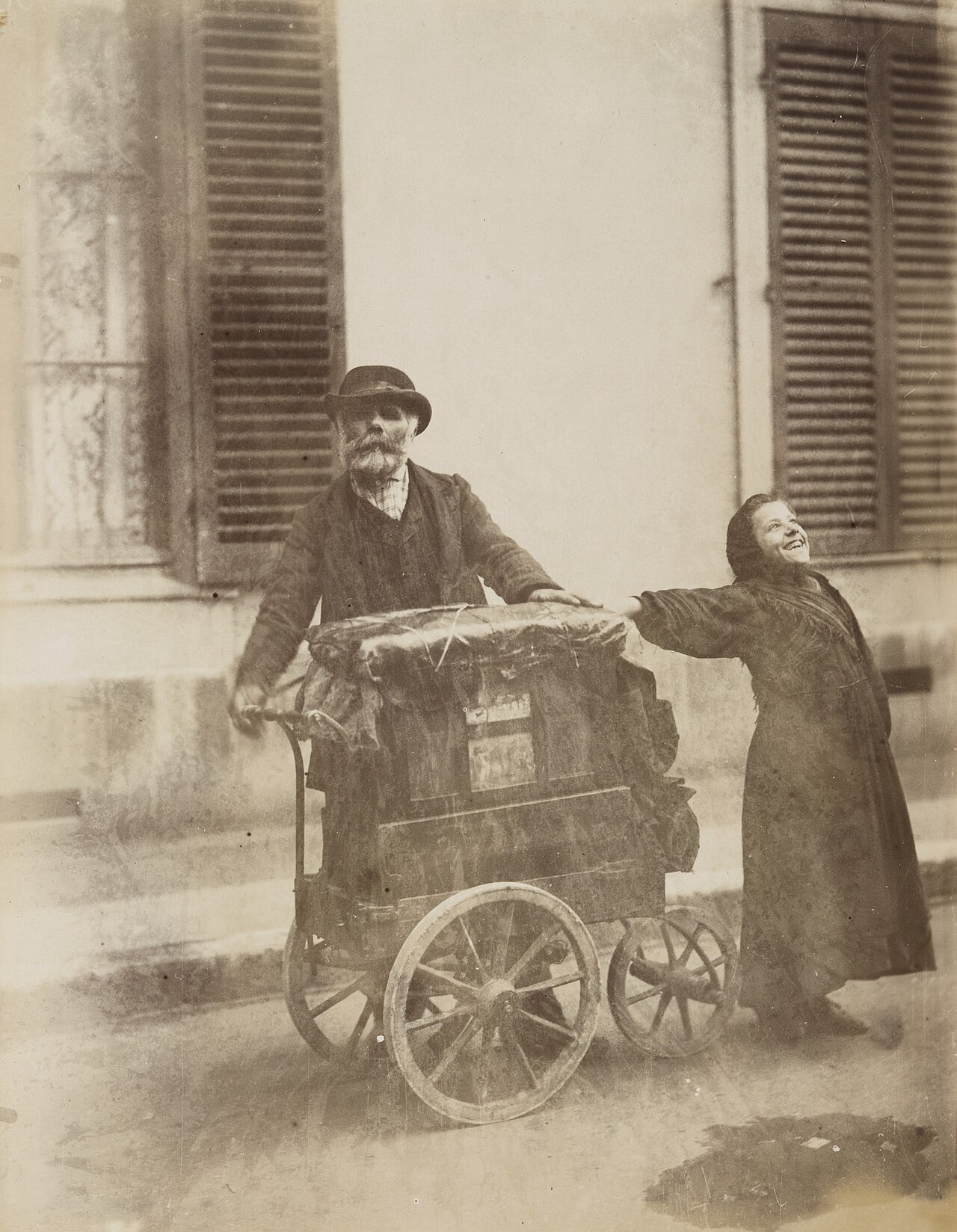 Eugene Atget, Joueur d'orgue, 1898-99